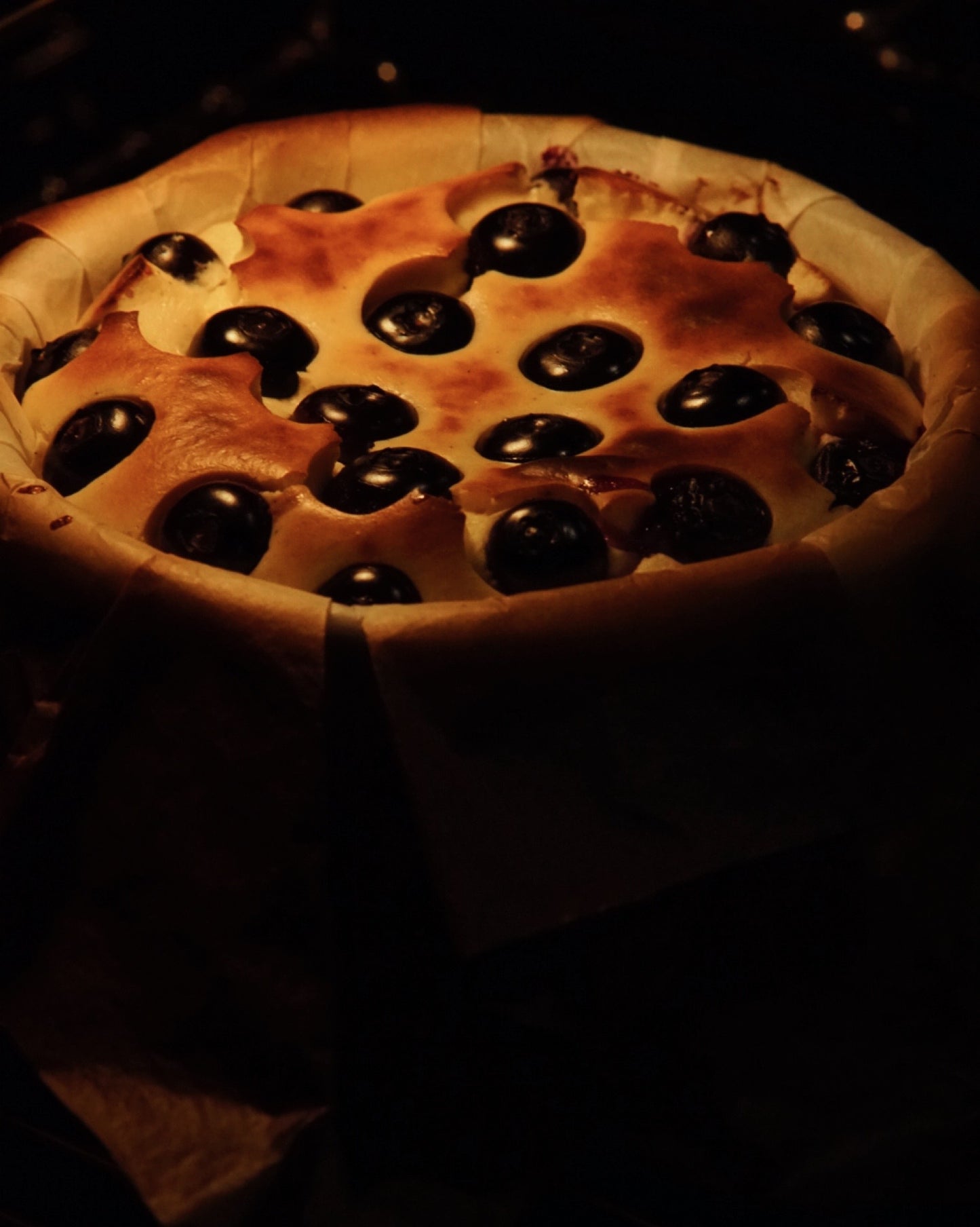 Burnt Yogurt Cheesecake - Blueberries